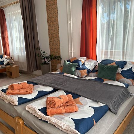 Tavaszpart Vendeghaz Apartment Szeged Ngoại thất bức ảnh
