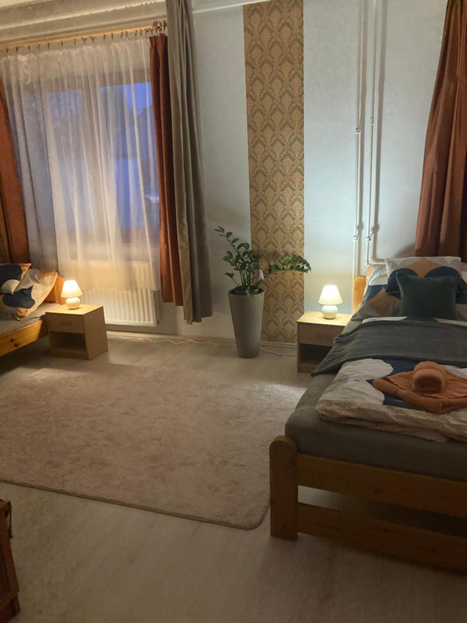 Tavaszpart Vendeghaz Apartment Szeged Ngoại thất bức ảnh