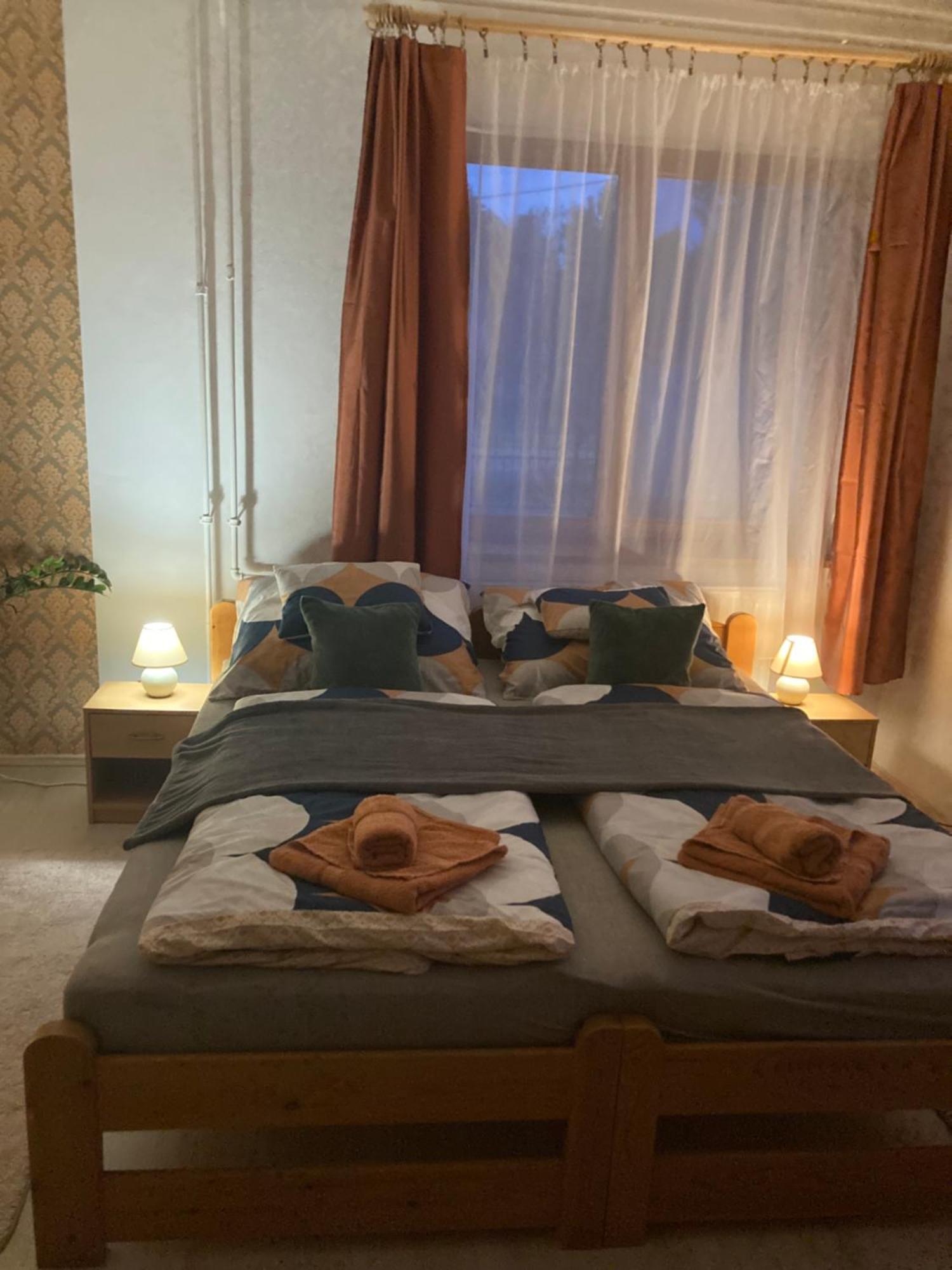 Tavaszpart Vendeghaz Apartment Szeged Ngoại thất bức ảnh