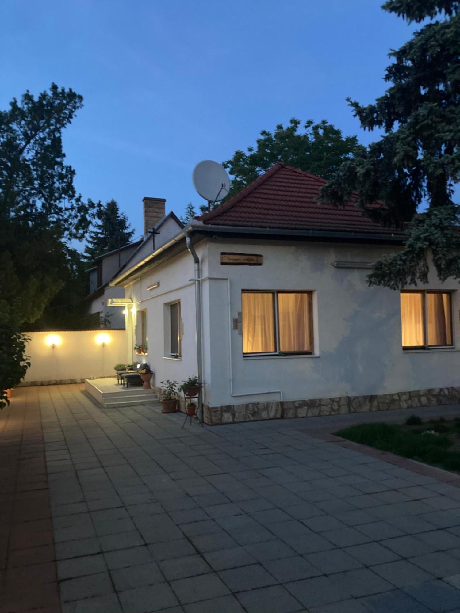 Tavaszpart Vendeghaz Apartment Szeged Ngoại thất bức ảnh