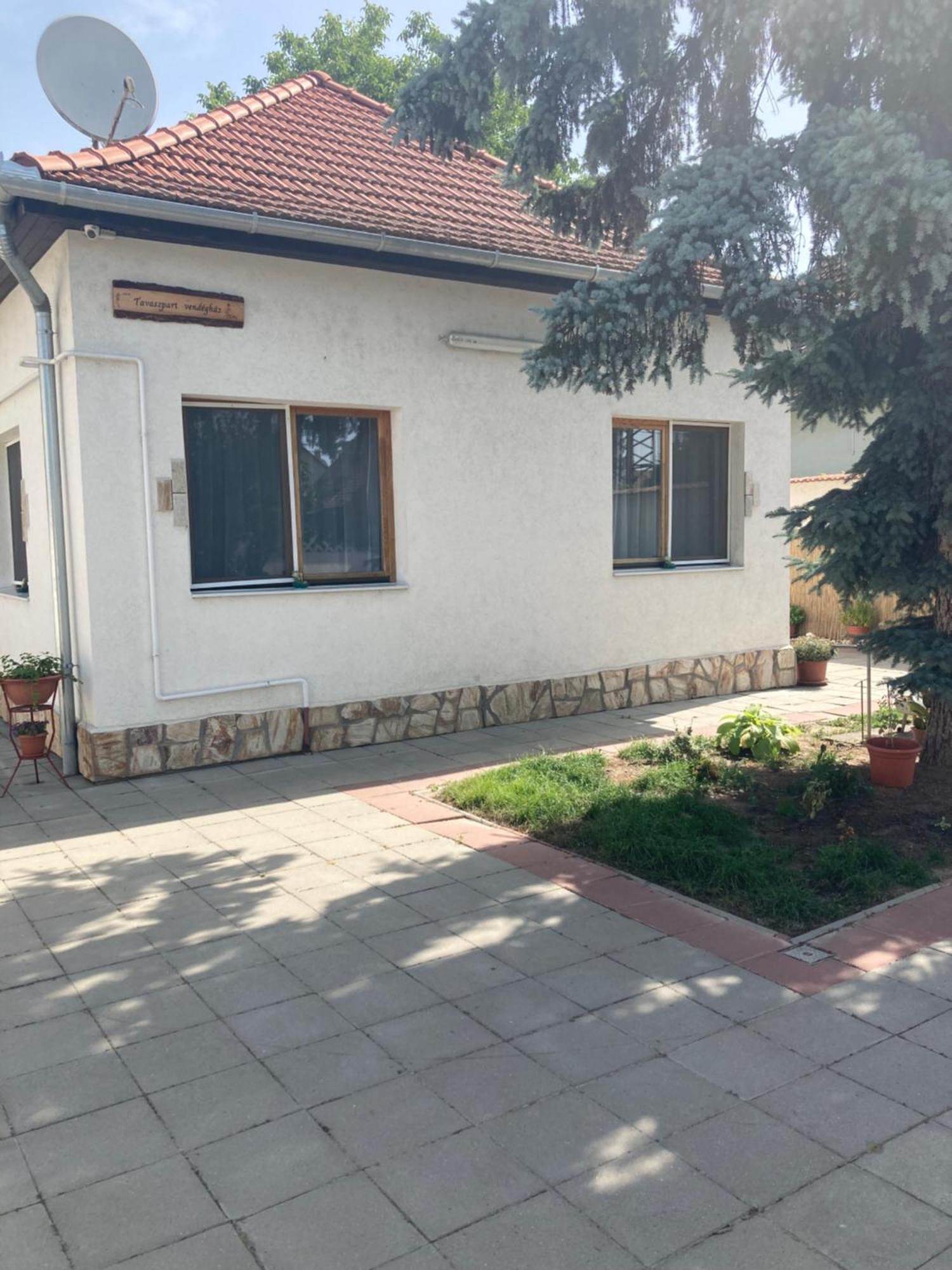 Tavaszpart Vendeghaz Apartment Szeged Ngoại thất bức ảnh